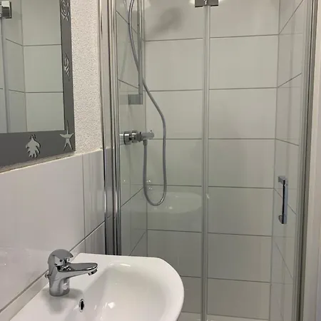 Monteurzimmer Ahnetal Einzelzimmer Mit Eigenem Bad Habitación en casa particular
